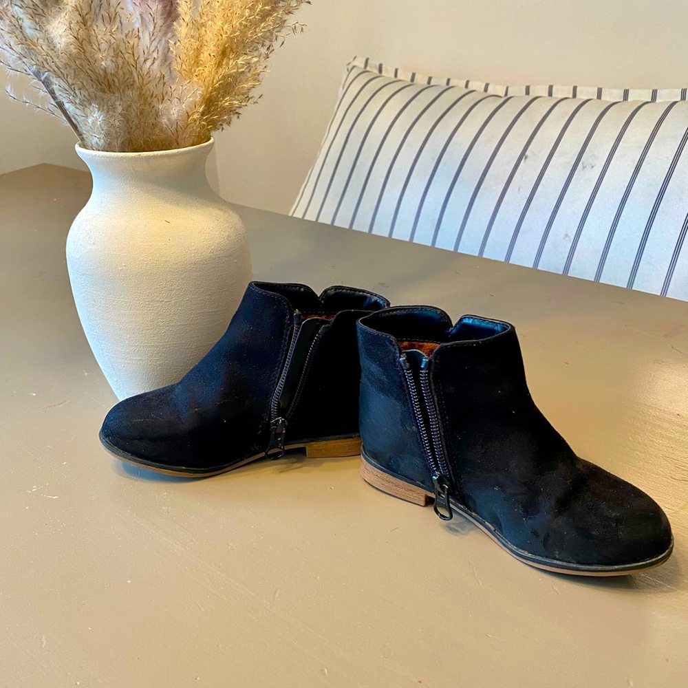 Cat & Jack Girls Black Boots